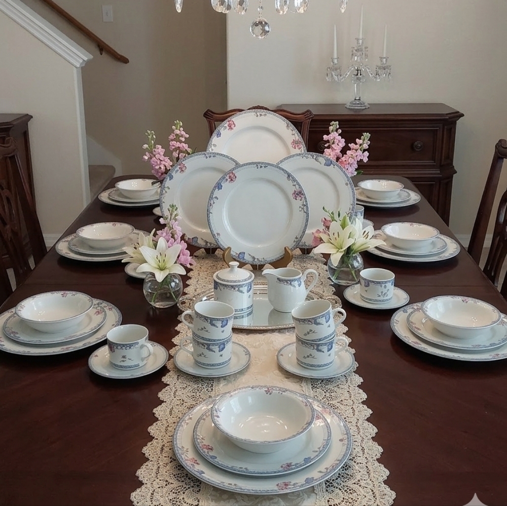 Oneida Fine China "Blue Lattice" Select‎ Collection 47 Pc Dinnerware set